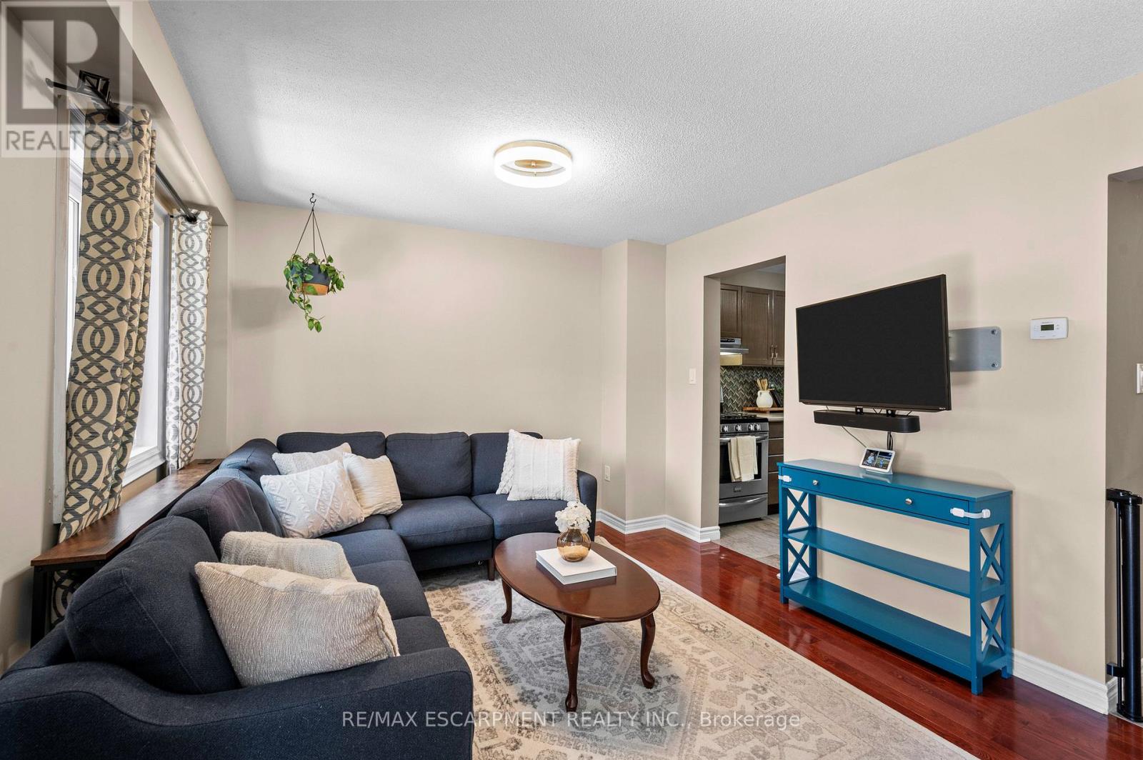 #12 610 BARTON STREET - 8
