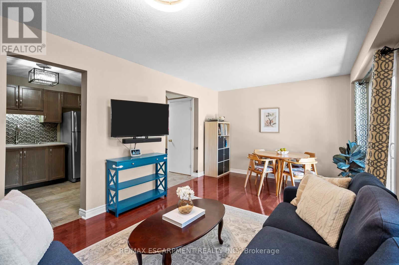 #12 610 BARTON STREET - 9