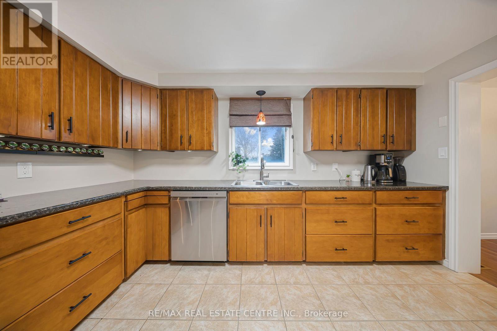 9 VILLAGE ROAD - 15