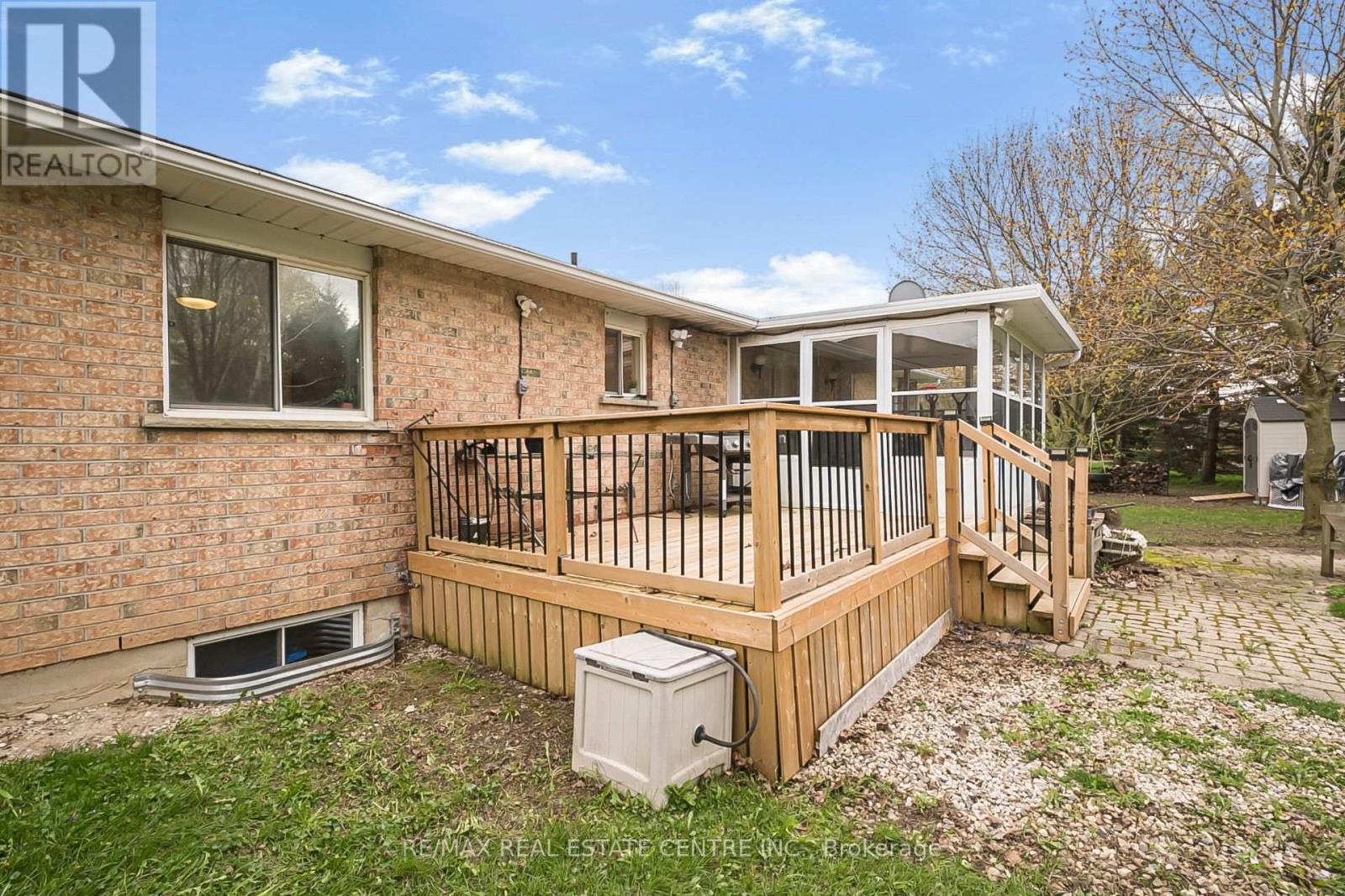 9 VILLAGE ROAD - 31