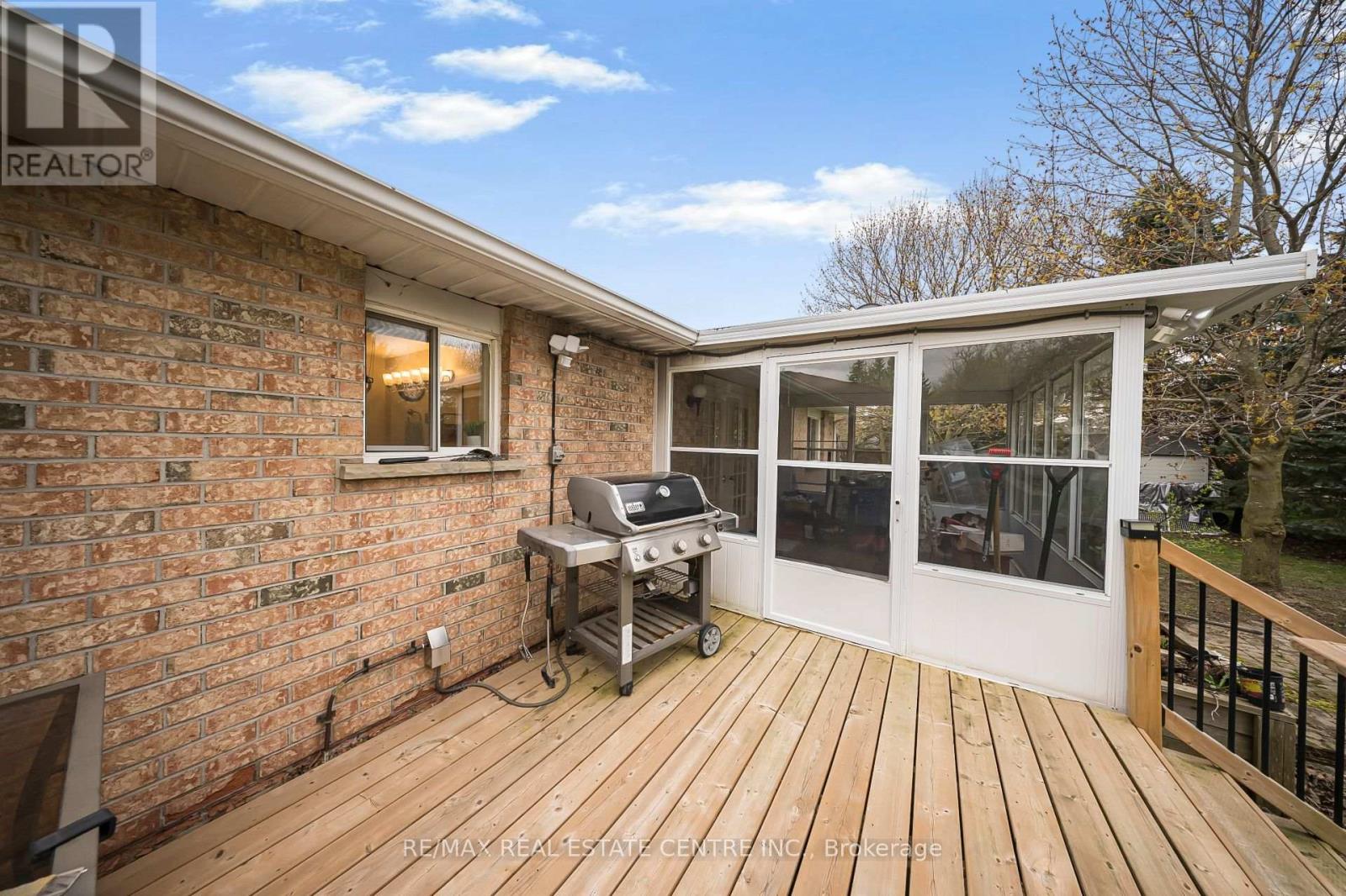 9 VILLAGE ROAD - 32