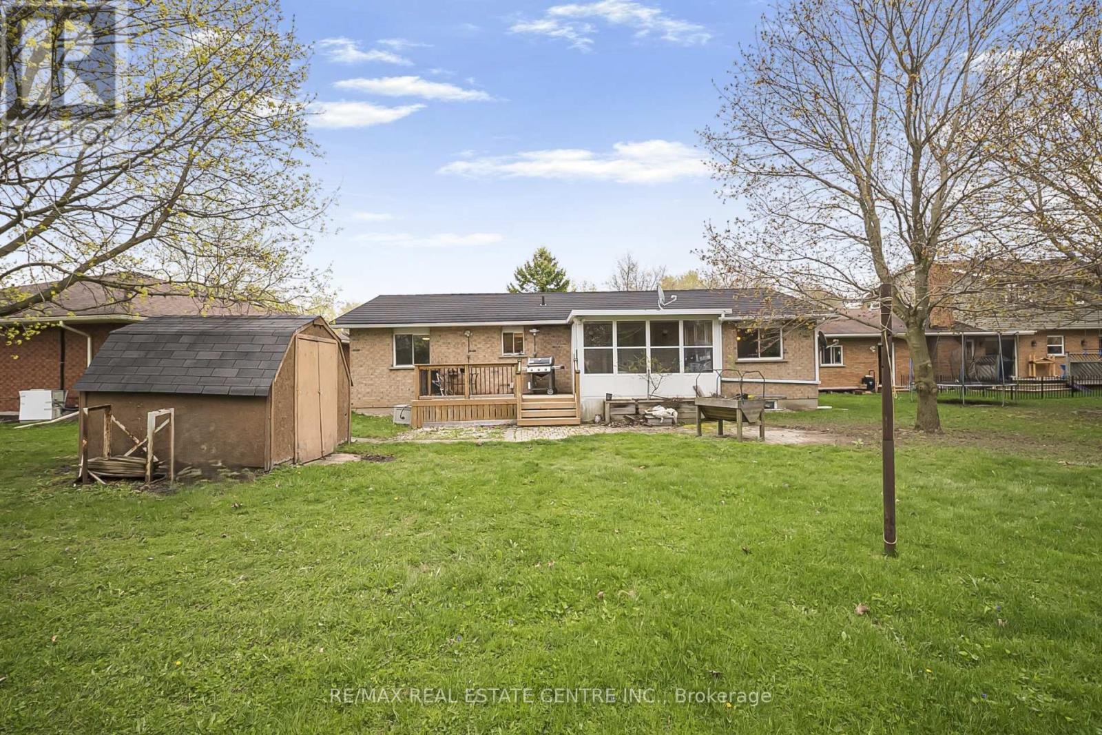 9 VILLAGE ROAD - 35