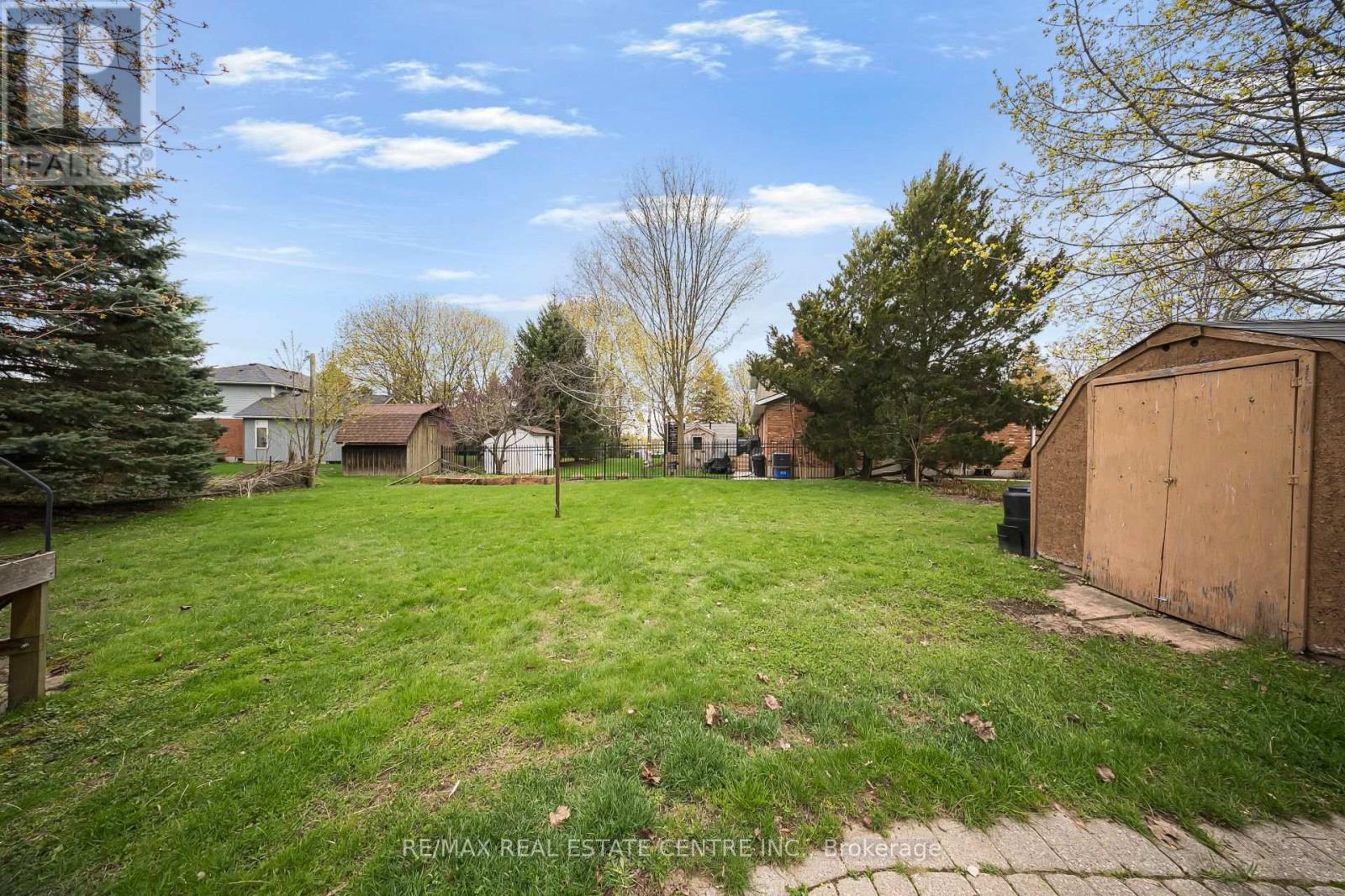 9 VILLAGE ROAD - 36