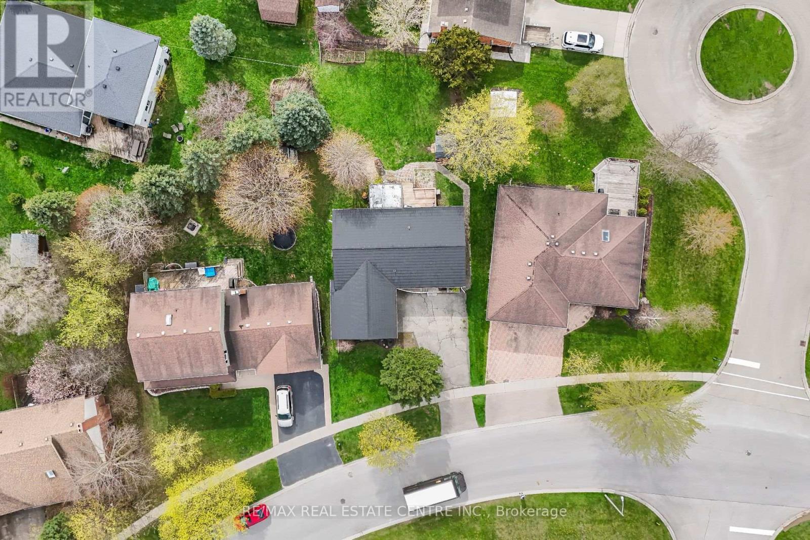 9 VILLAGE ROAD - 37