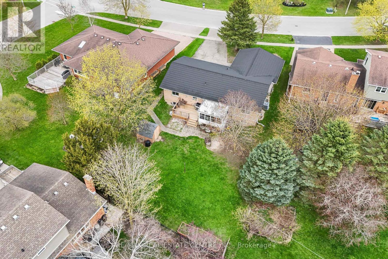 9 VILLAGE ROAD - 38