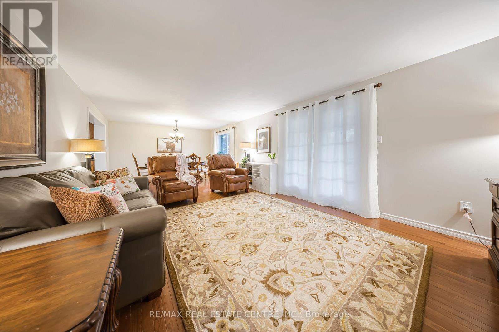9 VILLAGE ROAD - 7