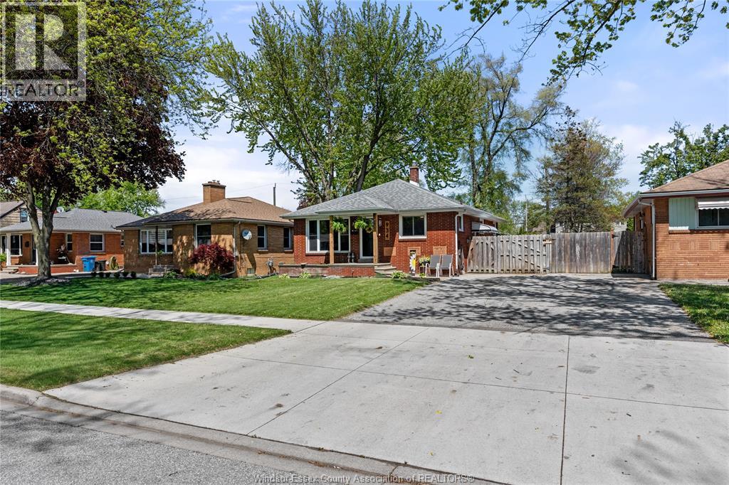 934 ST. PAUL AVENUE, Windsor, Ontario, N9B2X5 — Photo 2