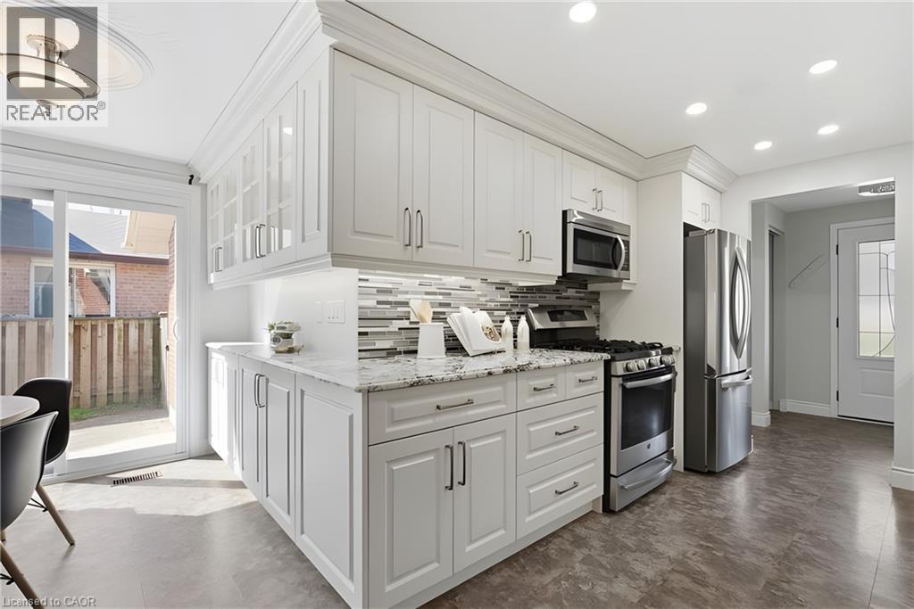 484 HUNTERSWOOD Court, Waterloo, Ontario, N2K3E9 — Photo 8