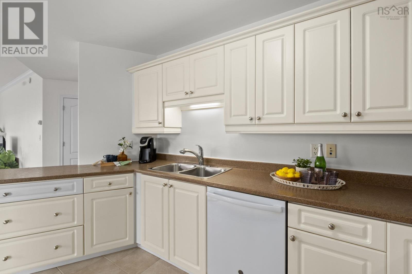 #210 120 Southgate Drive - 14