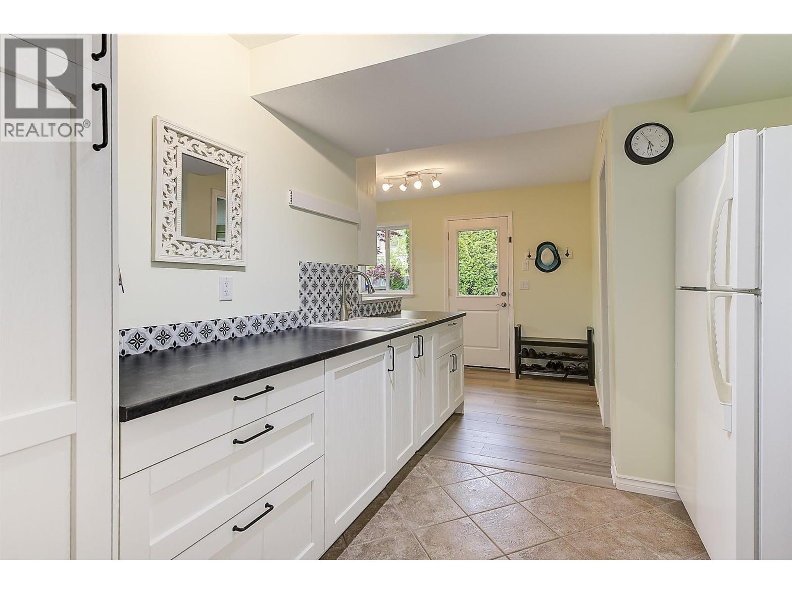 877 Hubbard Road - 73