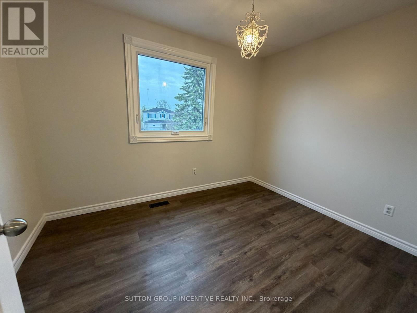 90 MOON DRIVE - 21