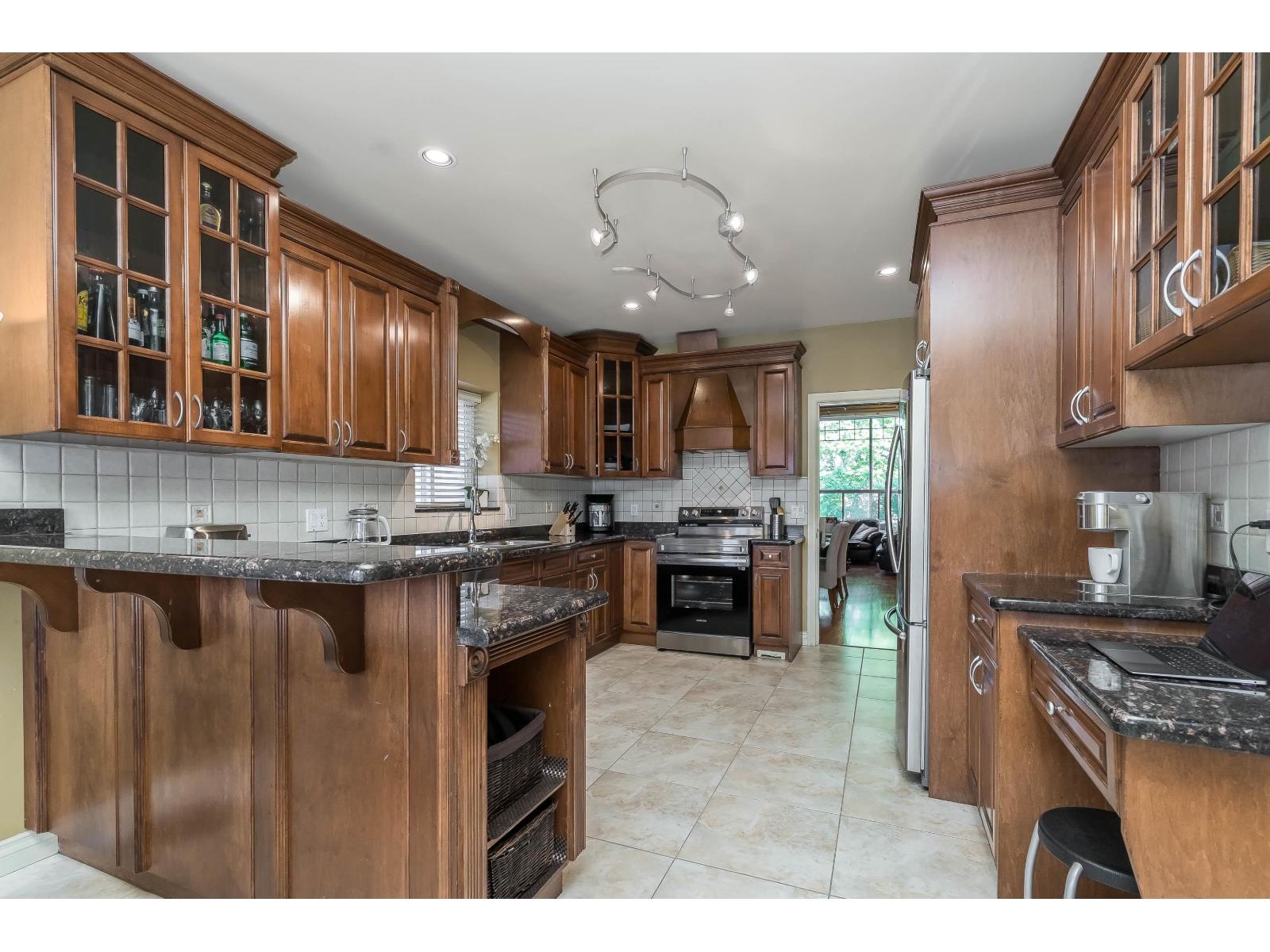 8 Bed, 6 Bath House for Sale in Surrey – 7625 151A STREET, Surrey - Image 9