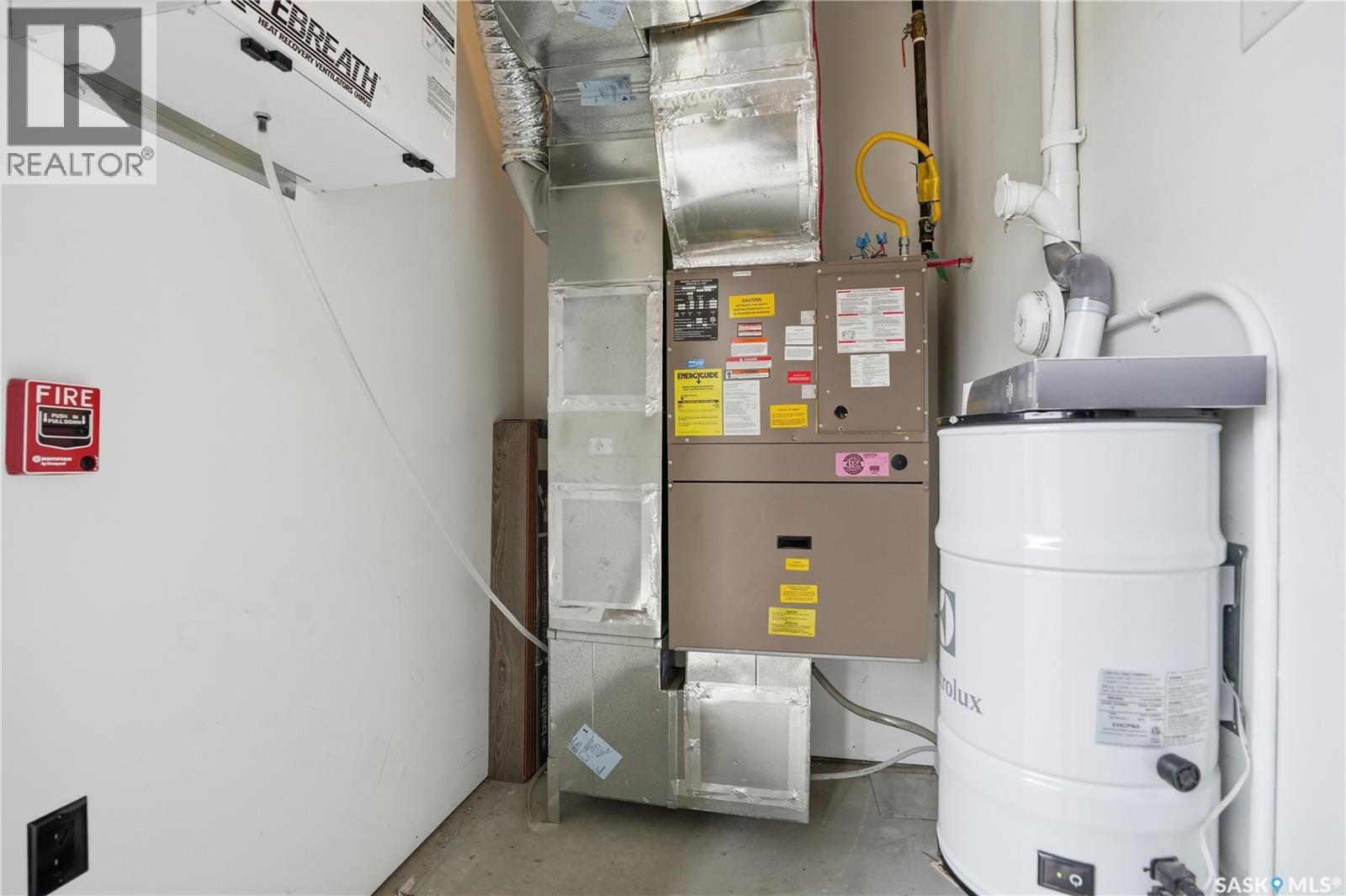 #104 4891 Trinity LANE - 32