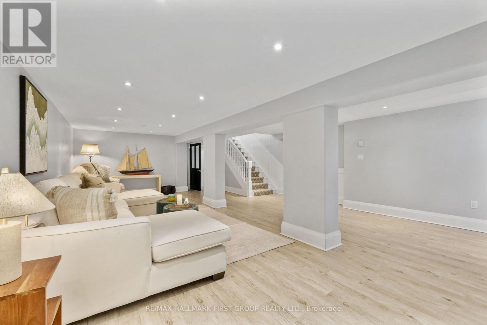 3 HAMILTON COURT - 32