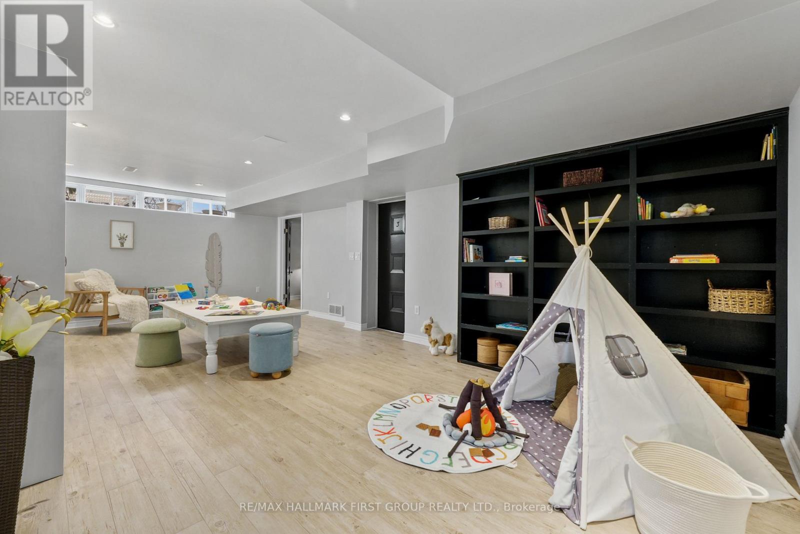 3 HAMILTON COURT - 33