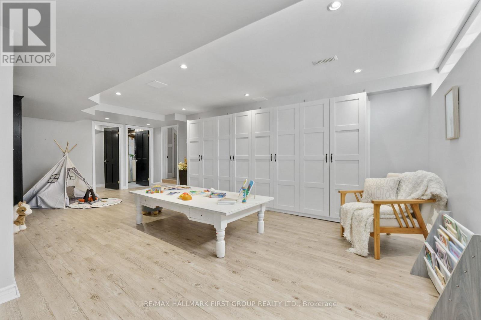 3 HAMILTON COURT - 34