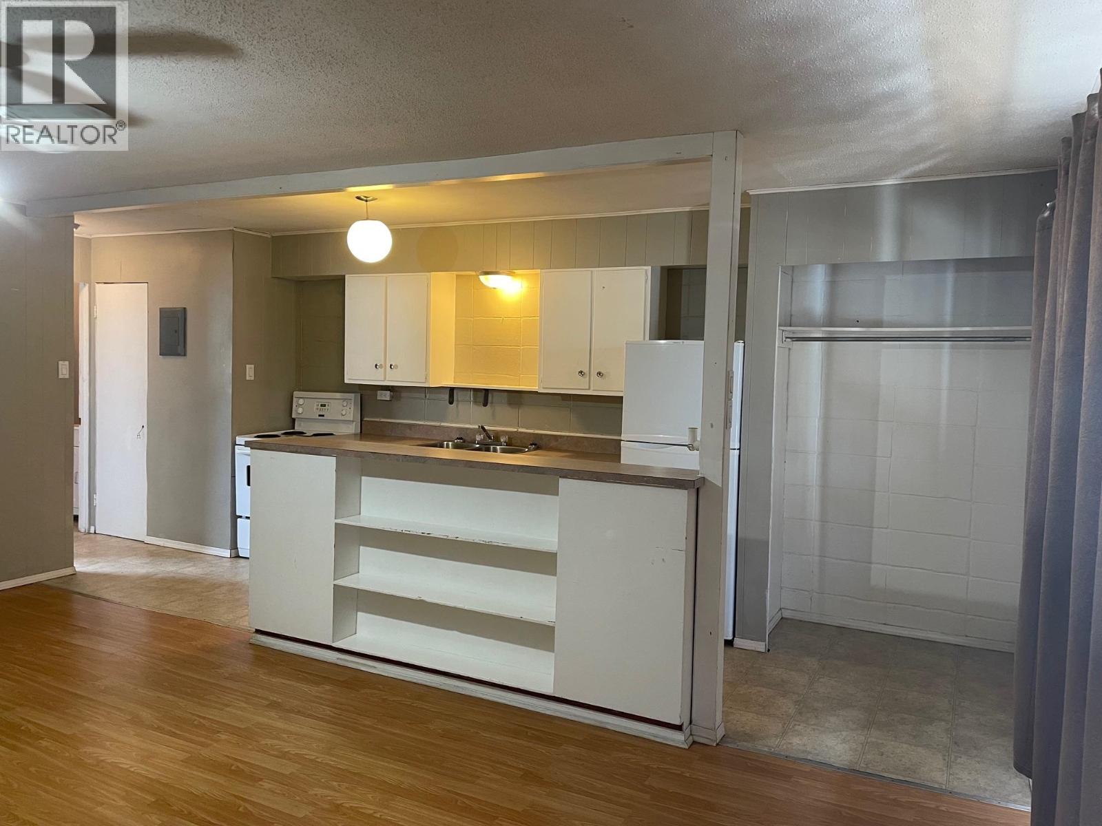 5504-5508 49 STREET - 13