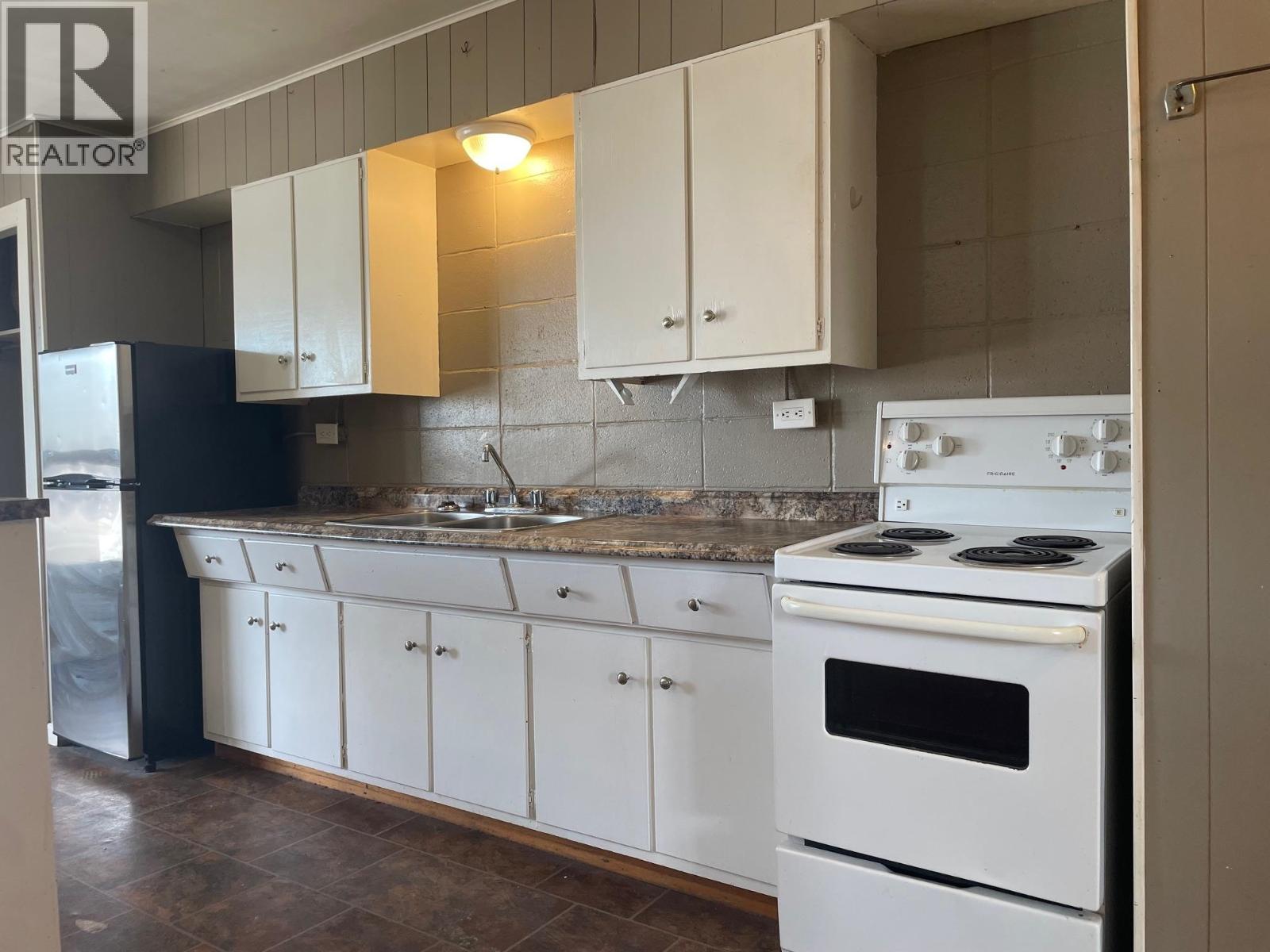5504-5508 49 STREET - 7