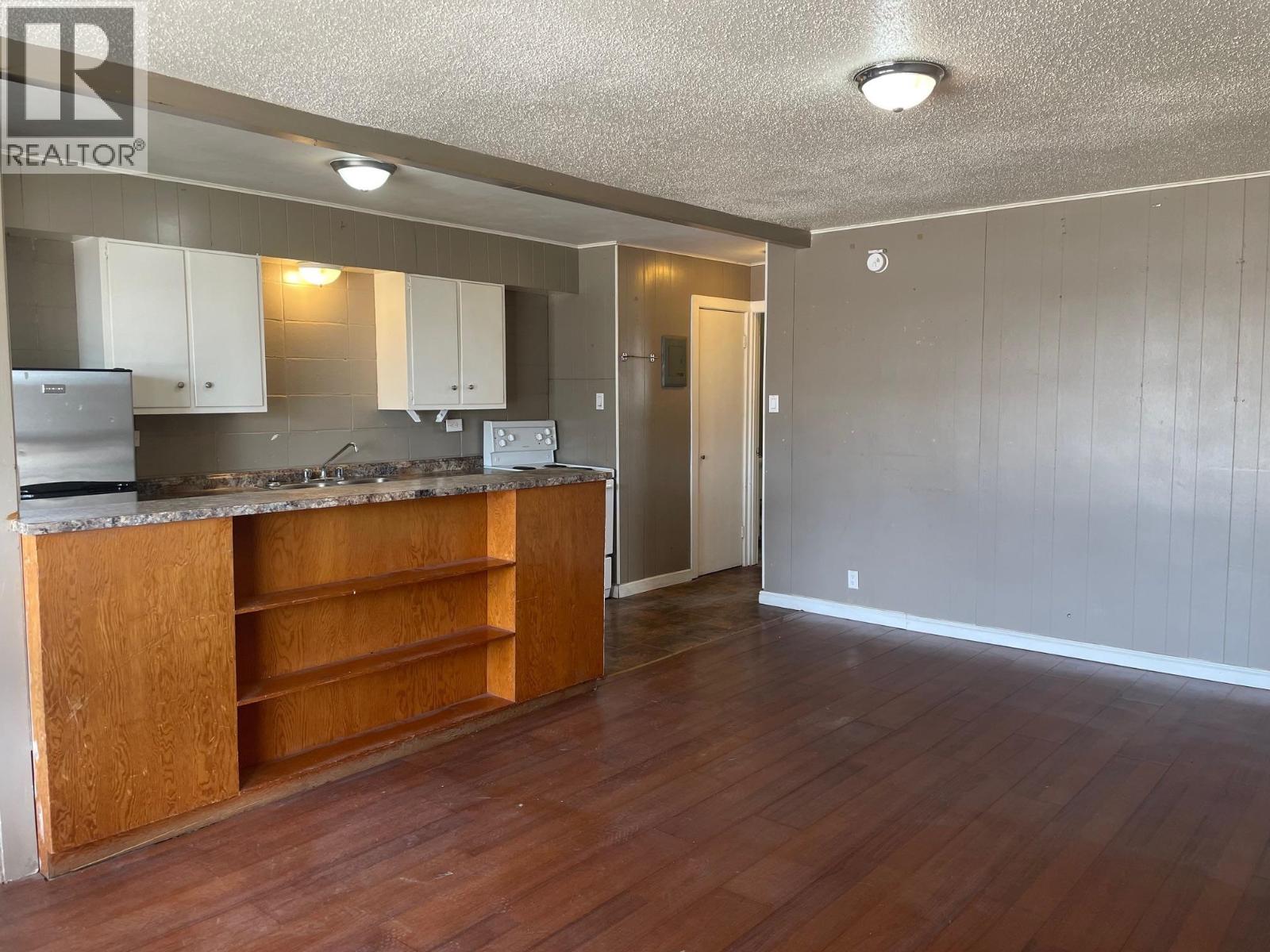 5504-5508 49 STREET - 8