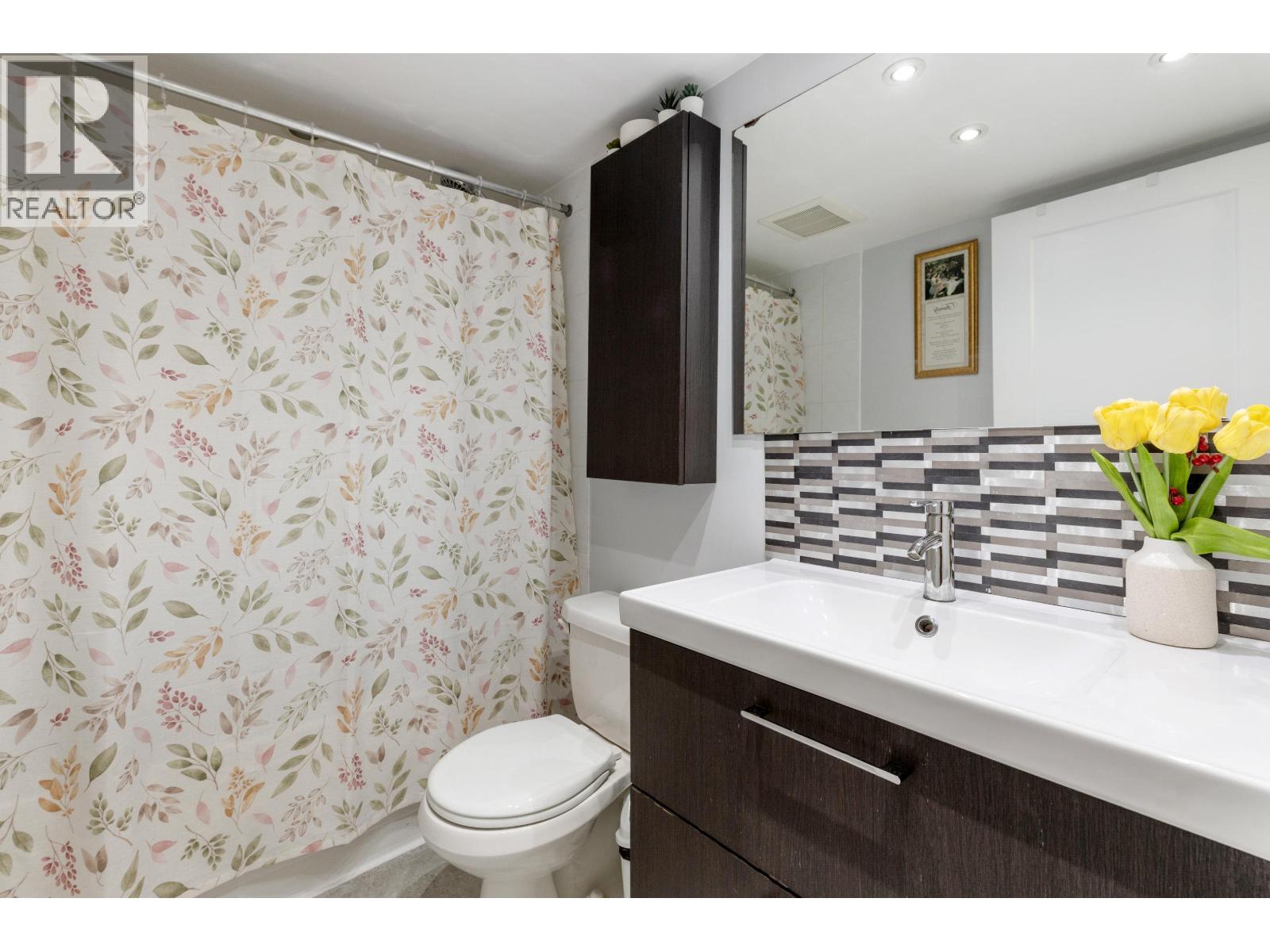 201 175 W 4TH STREET, North Vancouver