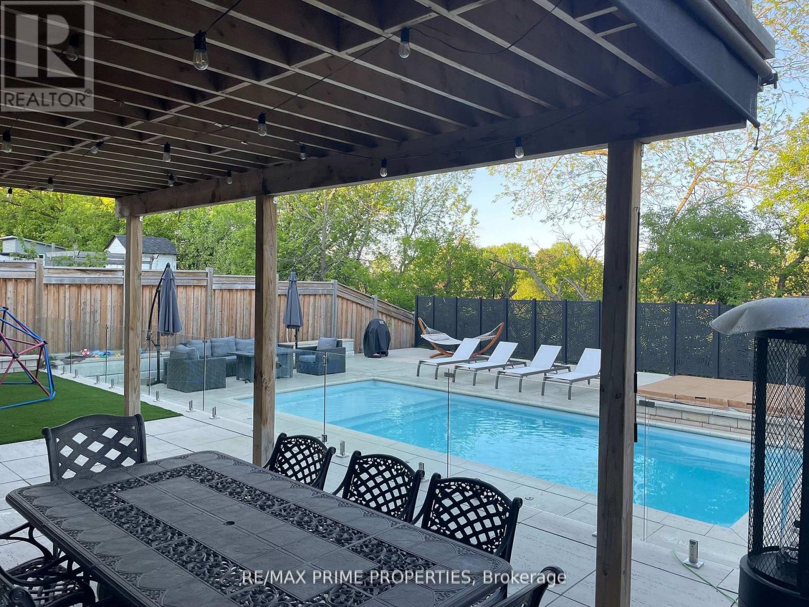 72 RIDGE GATE CRESCENT - 24