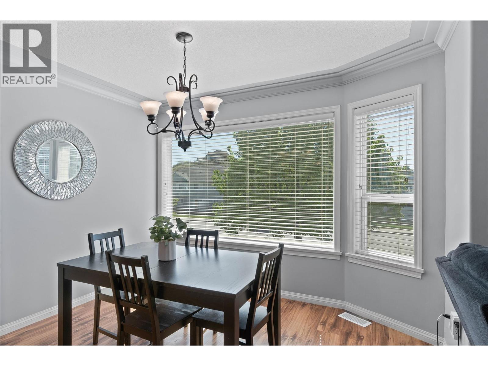 #4 1945 GRASSLANDS Boulevard - 11