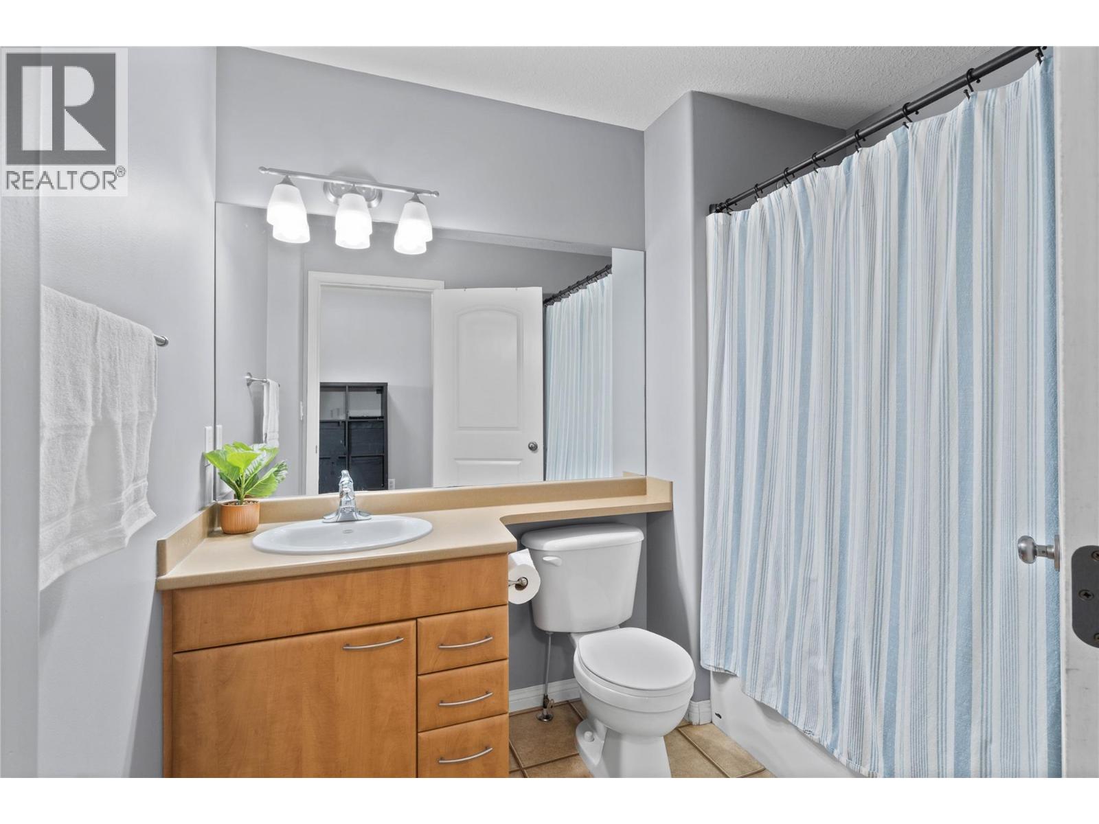 #4 1945 GRASSLANDS Boulevard - 13