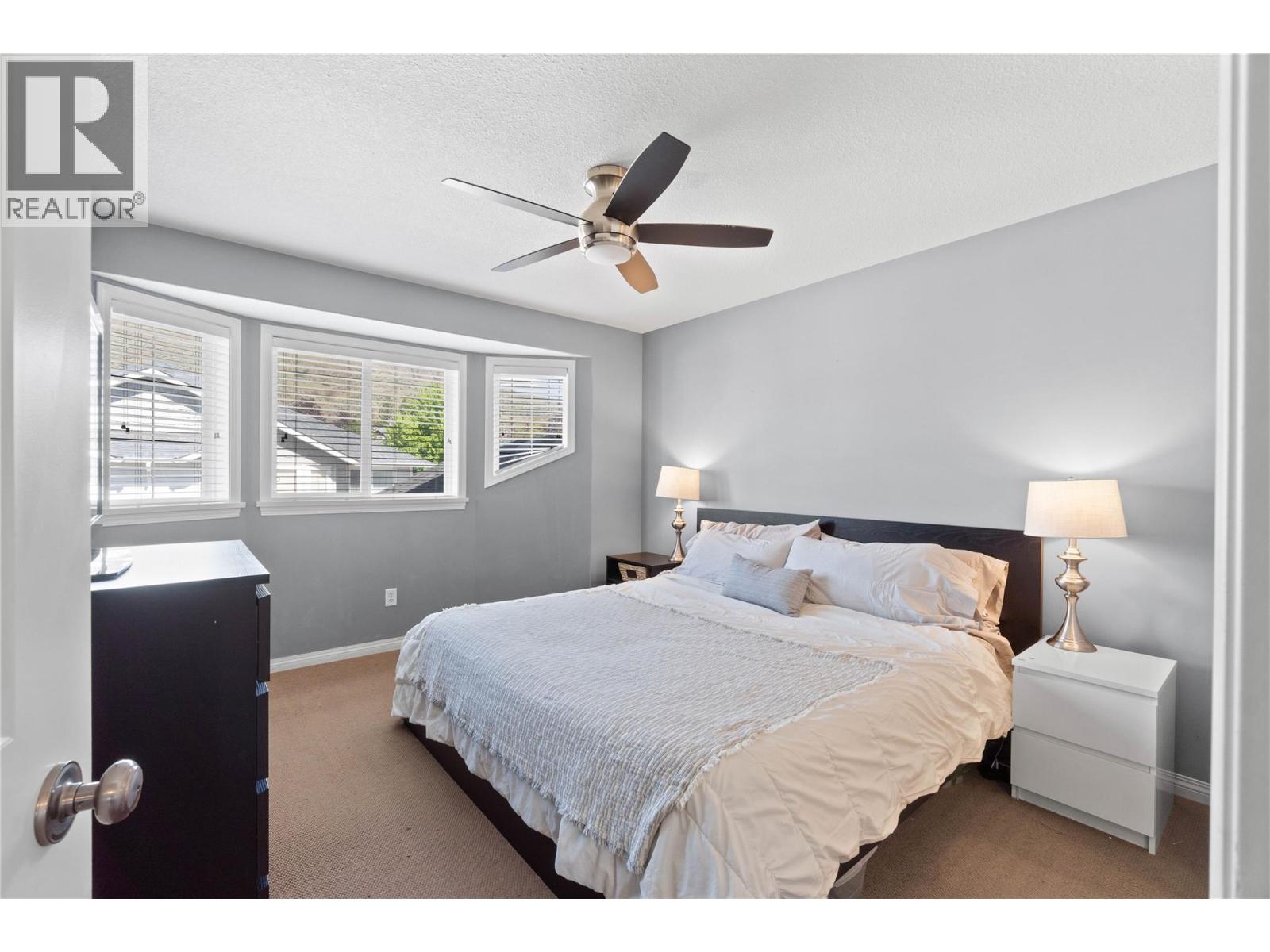 #4 1945 GRASSLANDS Boulevard - 16