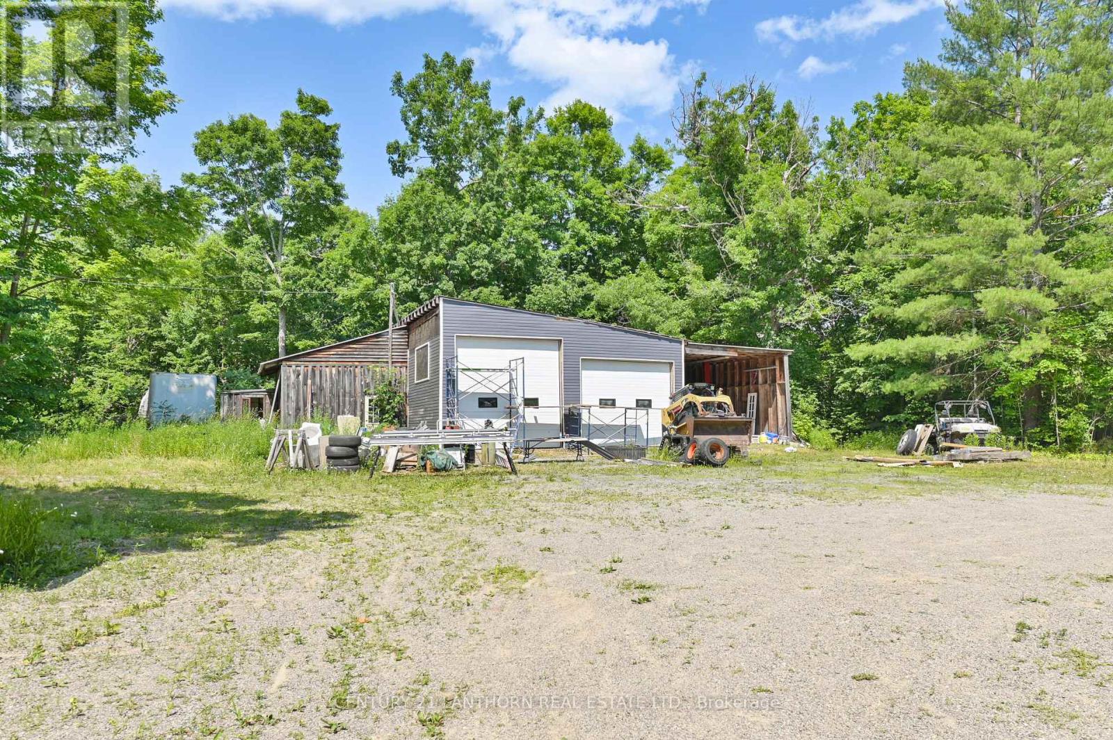932 HUNT CLUB ROAD - 35