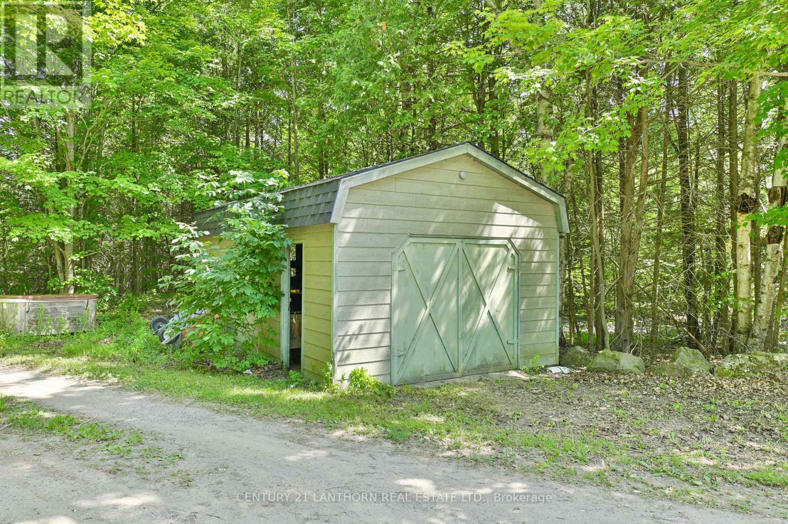 932 HUNT CLUB ROAD - 34