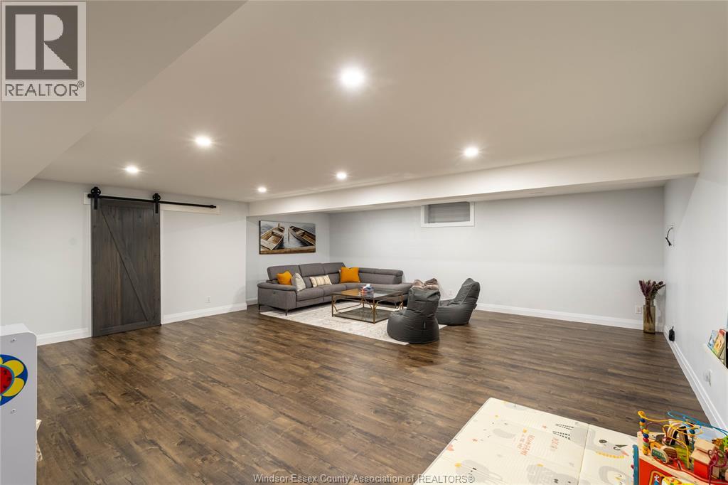 2 SUMMERVILLE AVENUE - 25