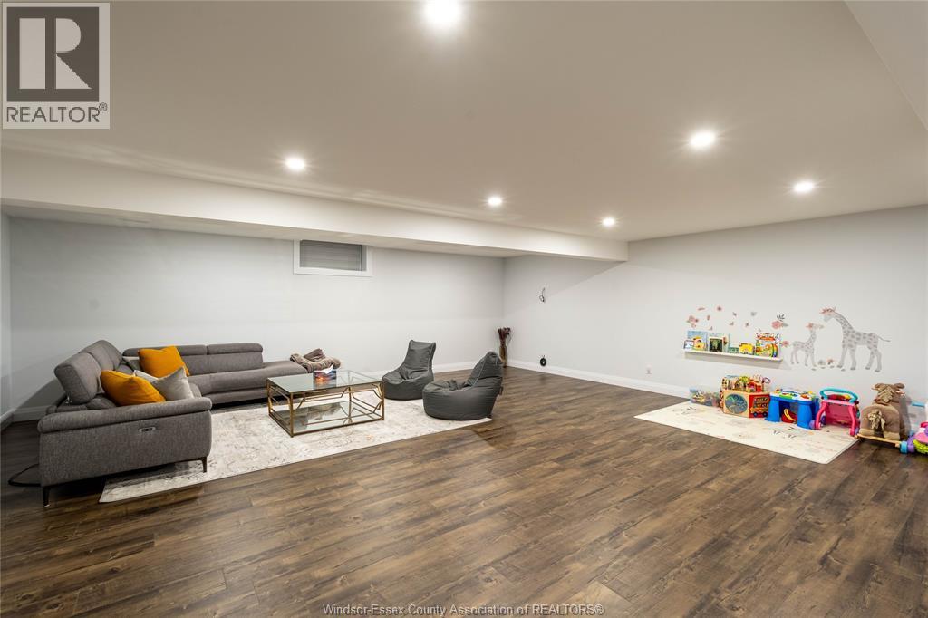 2 SUMMERVILLE AVENUE - 26