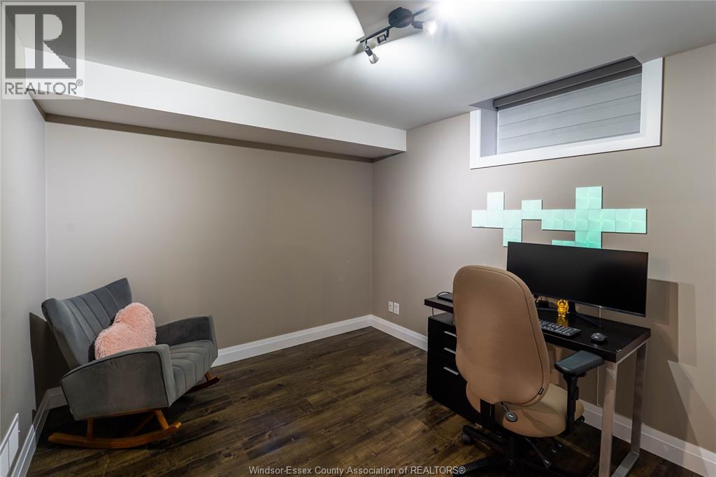 2 SUMMERVILLE AVENUE - 27