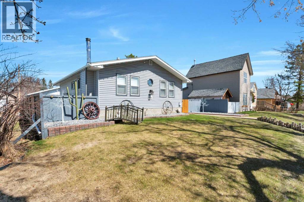 5016 55 Avenue, Ponoka