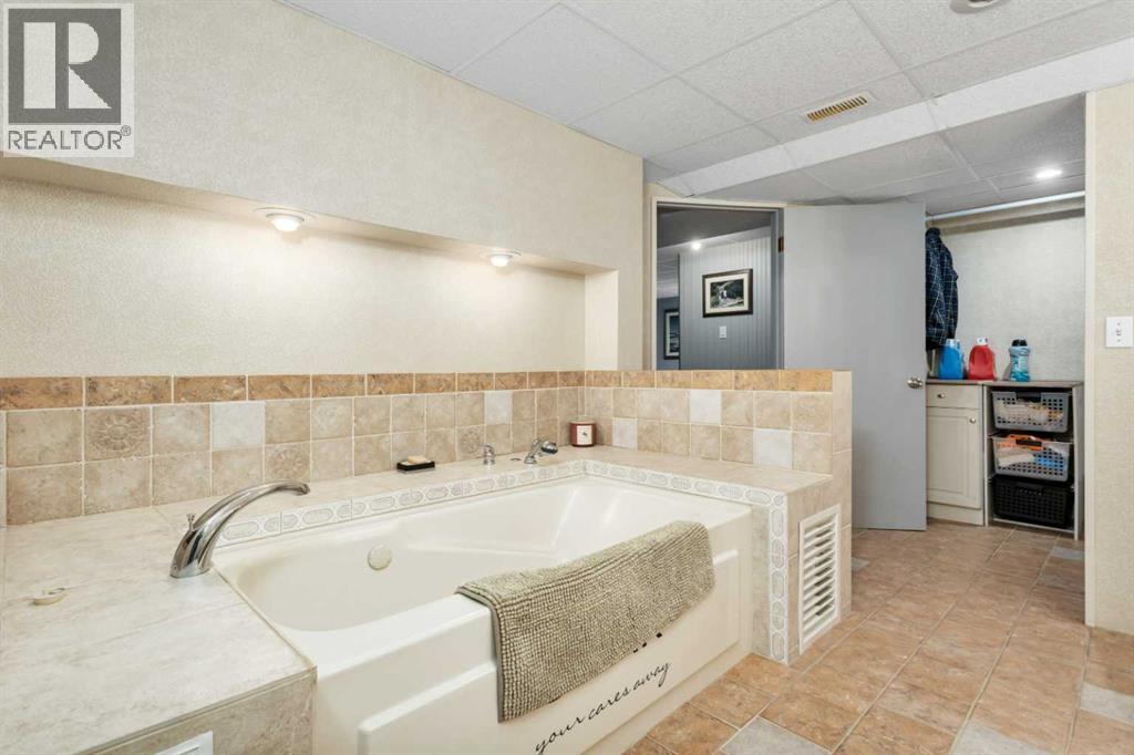 5016 55 Avenue, Ponoka
