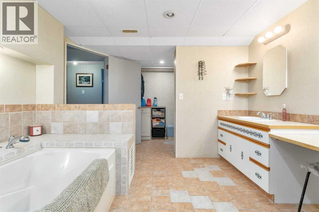 5016 55 Avenue, Ponoka