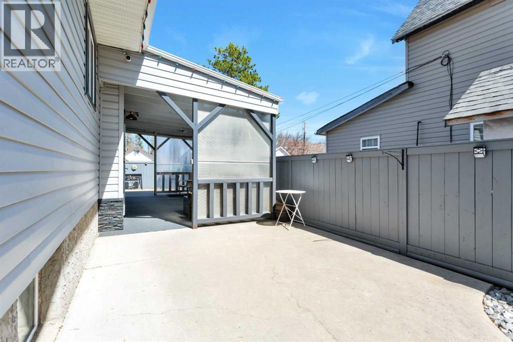5016 55 Avenue, Ponoka