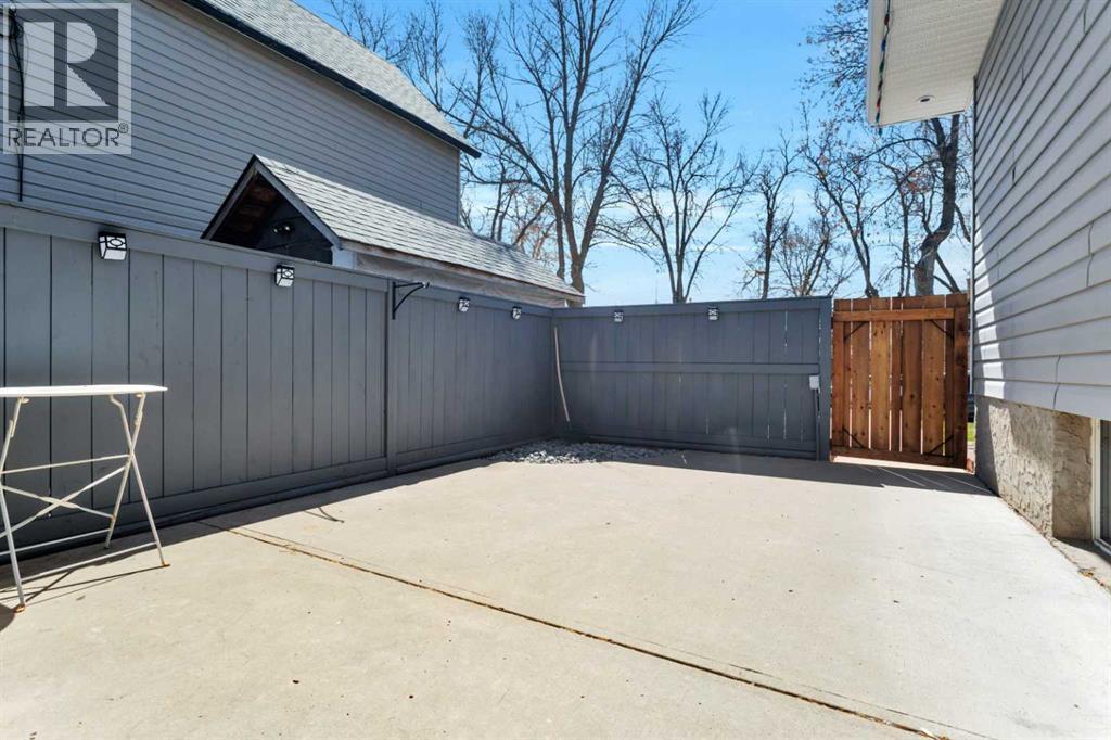 5016 55 Avenue, Ponoka