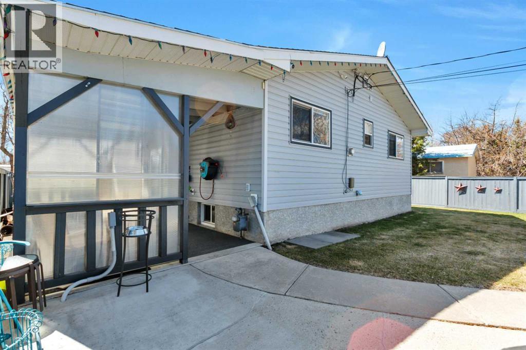 5016 55 Avenue, Ponoka