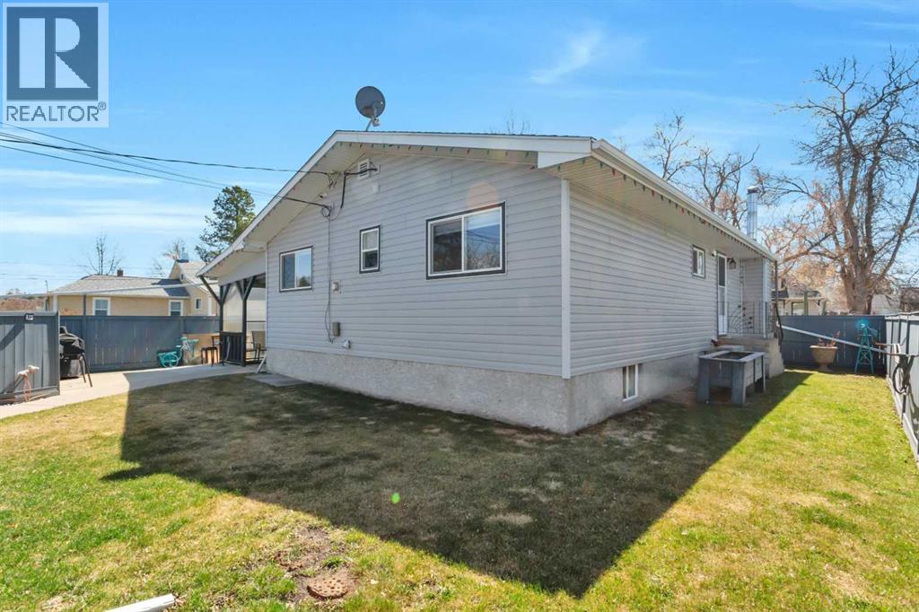 5016 55 Avenue, Ponoka