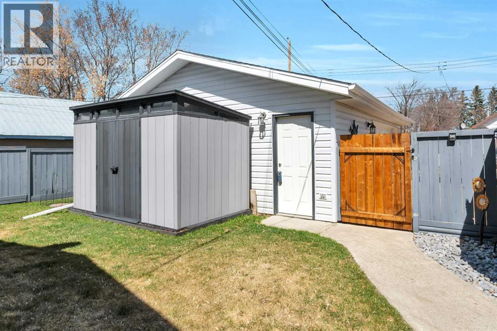 5016 55 Avenue, Ponoka