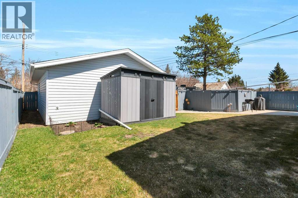 5016 55 Avenue, Ponoka