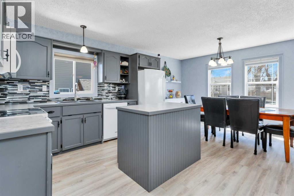 5016 55 Avenue, Ponoka