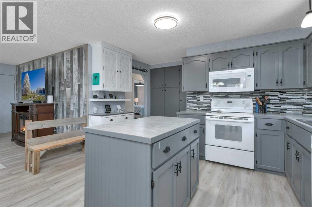 5016 55 Avenue, Ponoka