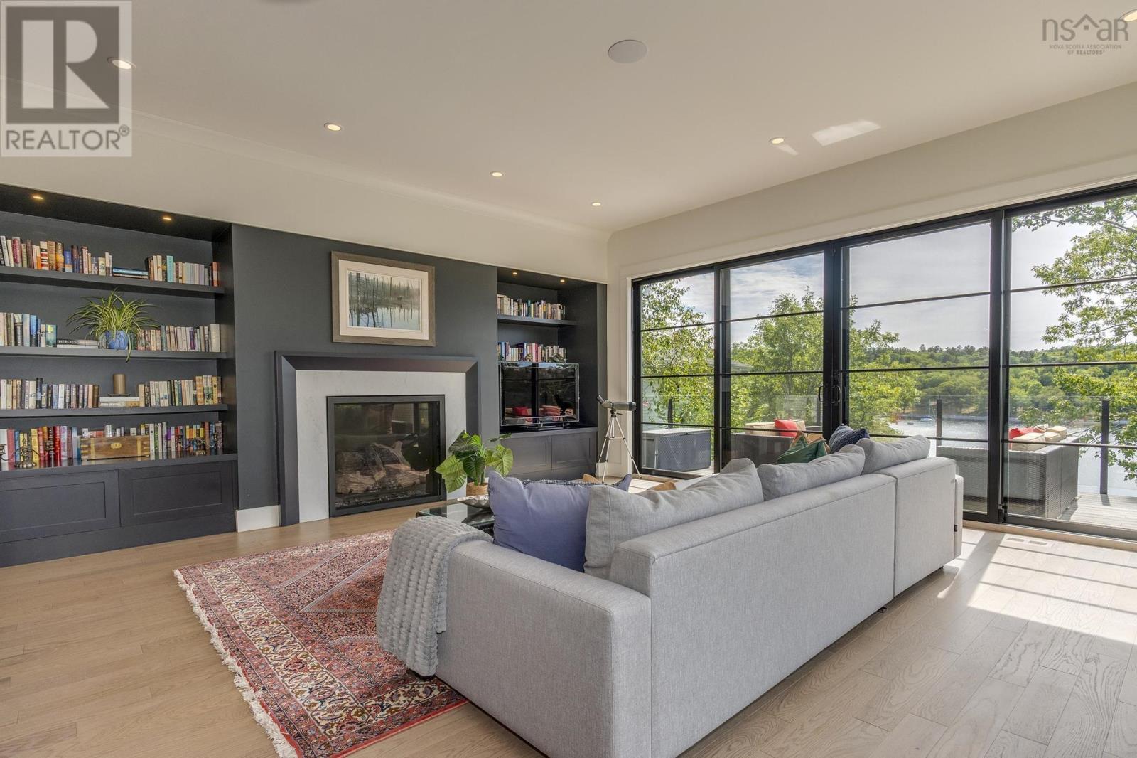 Property 16 of 51 of 1170 Rockcliffe Street