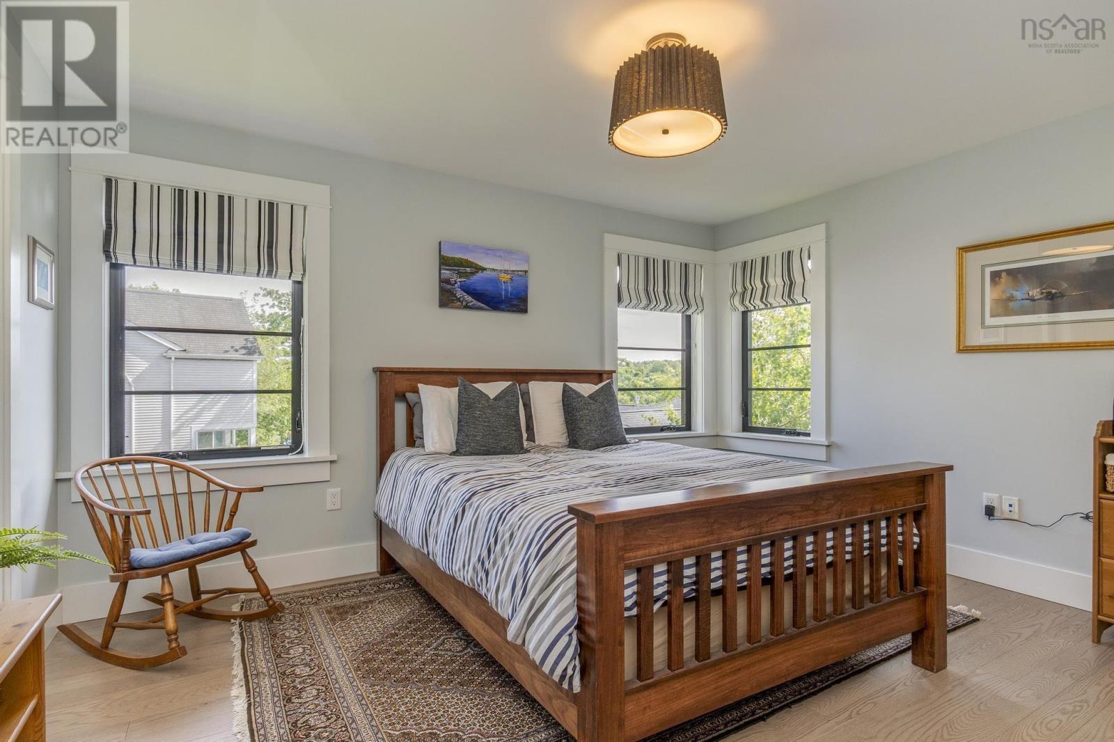 Property 27 of 51 of 1170 Rockcliffe Street
