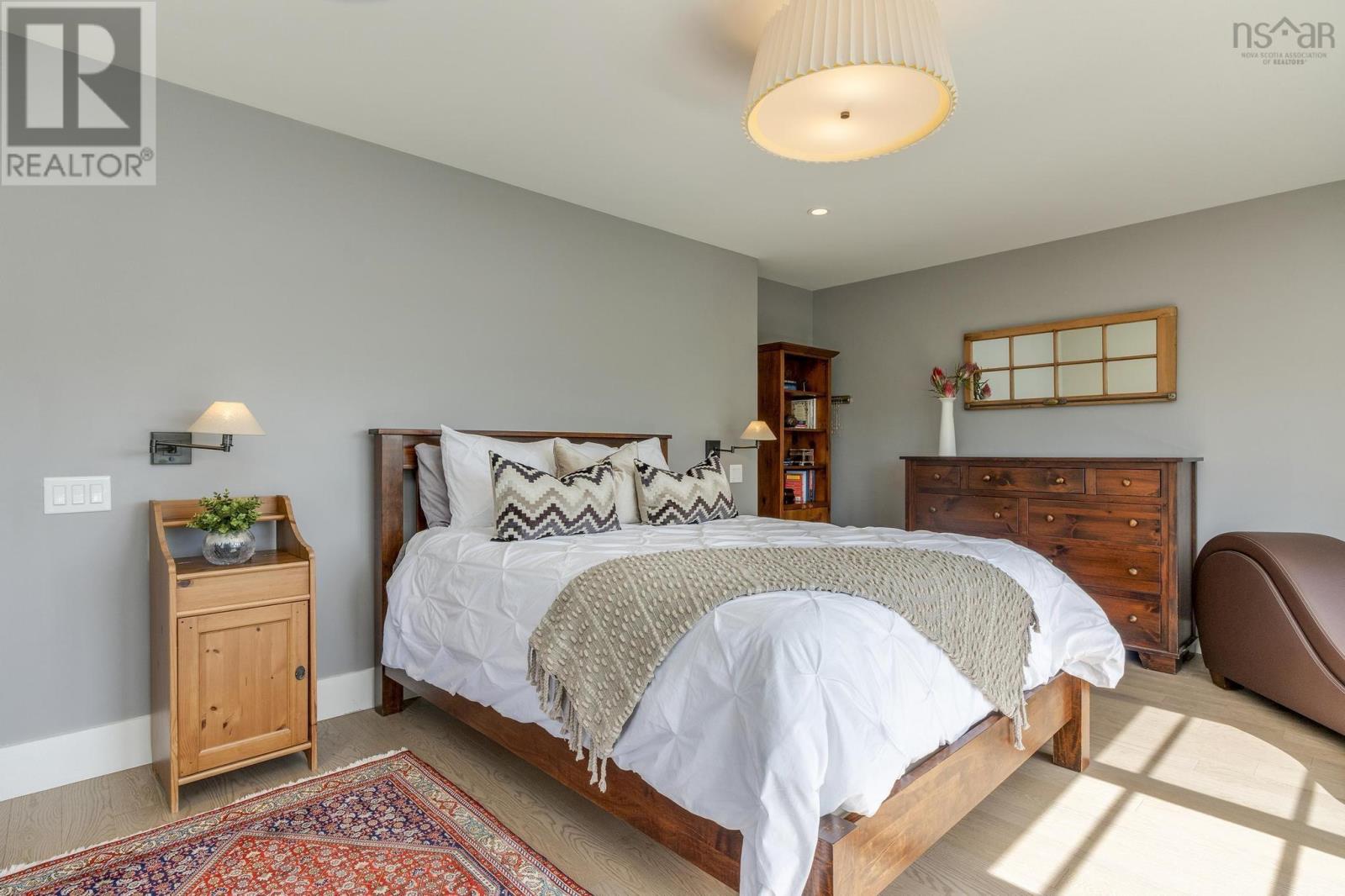 Property 31 of 51 of 1170 Rockcliffe Street