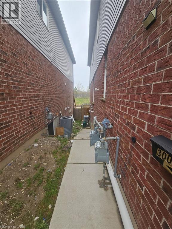 300 COUNTRYSTONE Crescent Unit# #B, Kitchener, Ontario, N2N3S2 — Photo 17