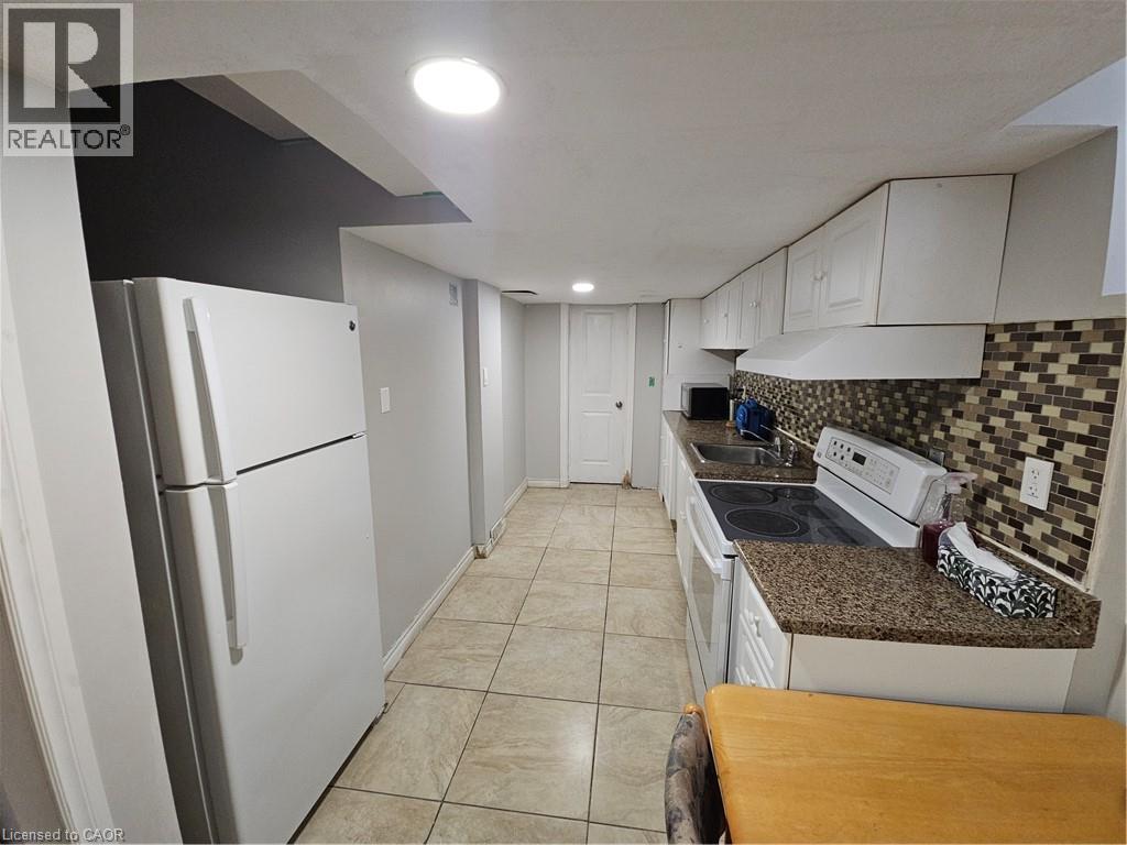 300 COUNTRYSTONE Crescent Unit# #B, Kitchener, Ontario, N2N3S2 — Photo 4