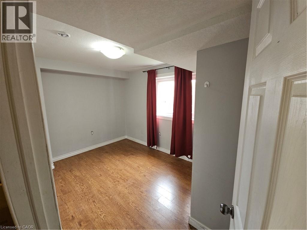 300 COUNTRYSTONE Crescent Unit# #B, Kitchener, Ontario, N2N3S2 — Photo 8